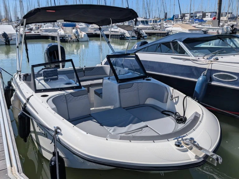 Motorówka do wynajmu w La Rochelle w najlepszej cenie