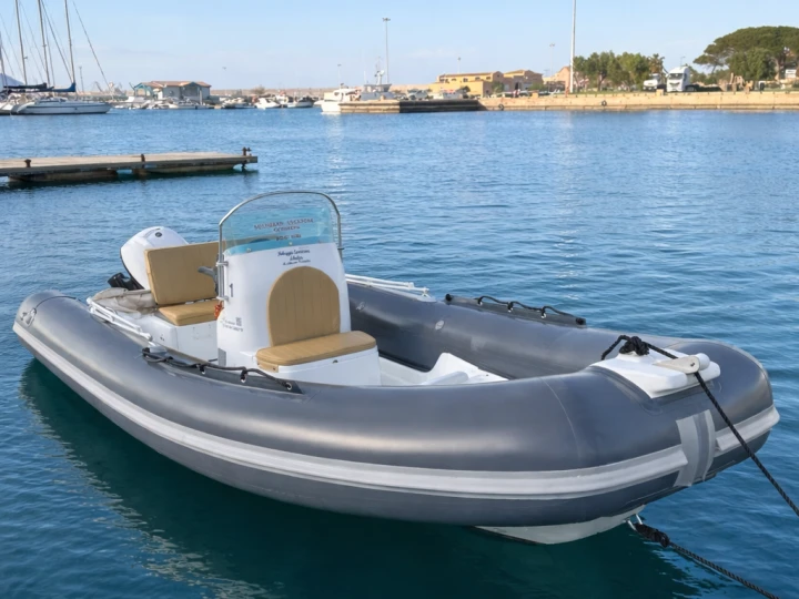 Capelli Gemma 550 między profesjonalistami a osobami prywatnymi w Arbatax