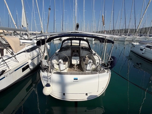 Bavaria Cruiser 37 między profesjonalistami a osobami prywatnymi w Sukosan