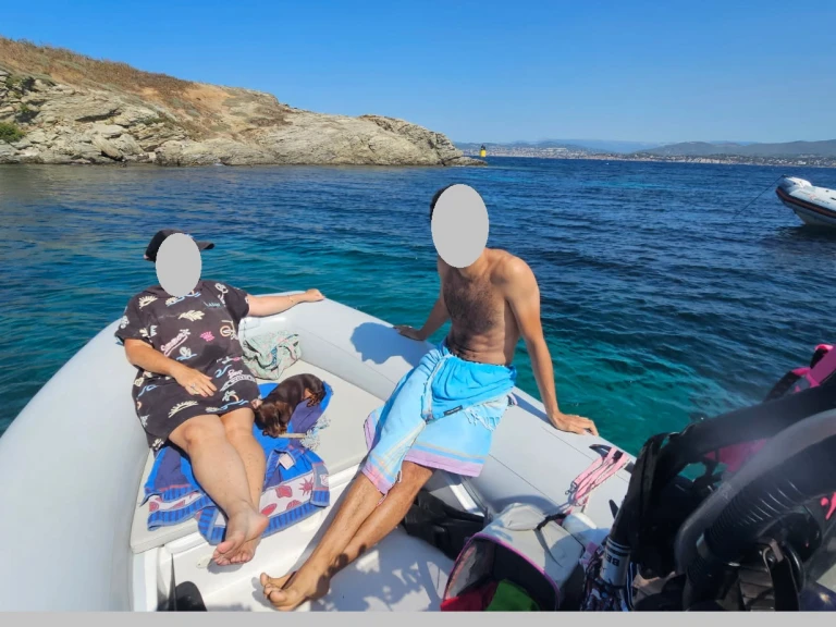 Łódż półsztywna do wynajmu w Six-Fours-les-Plages w najlepszej cenie