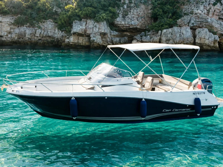 Wynajmij Jeanneau Cap Camarat 7.5 WA w Hyeres
