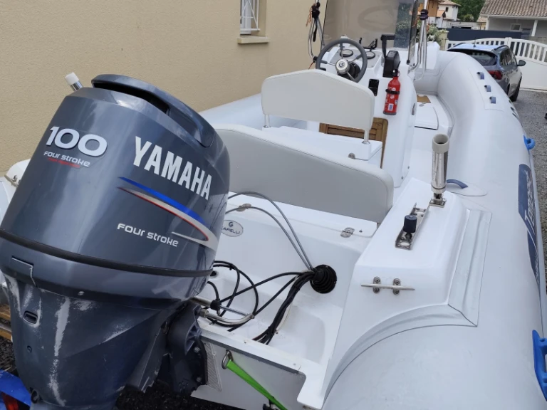 Wynajmij Łódż półsztywna z lub bez skippera Capelli w Arcachon