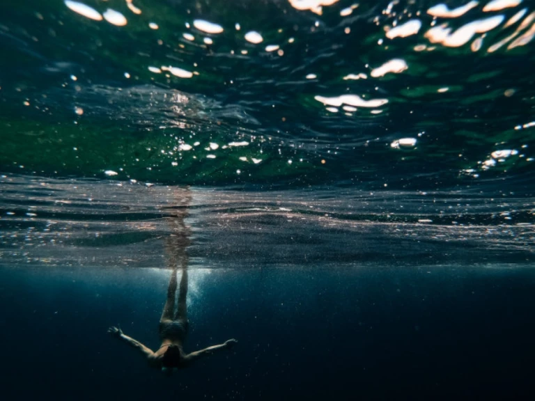 Poseidon Black Edition między profesjonalistami a osobami prywatnymi w Agía Kiriakí