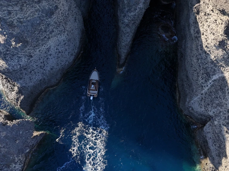 Wynajem łodzi Agía Kiriakí tanio Black Edition