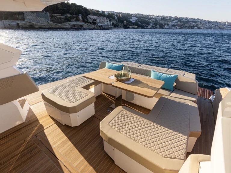 Motorówka do wynajmu w Neapol w najlepszej cenie