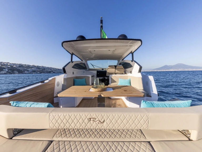 Wynajem Motorówka Ryo z patentem 