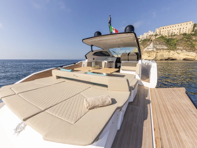 Ryo Le mans między profesjonalistami a osobami prywatnymi w Neapol