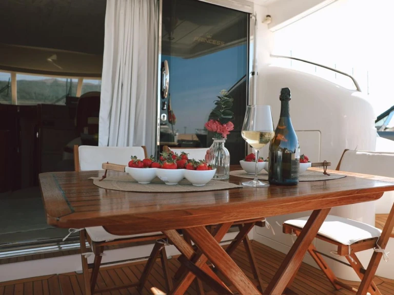 Wynajem łodzi Princess Princess 50 Fly w Tivat na SamBoat 
