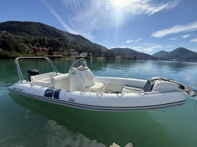 Wynajmij Bwa  Flyer w Anávyssos