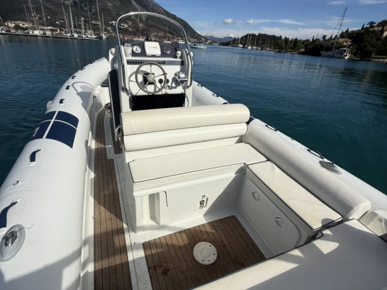 Wynajem Łódż półsztywna w Anávyssos - Bwa  Flyer