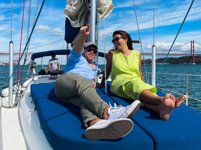 Wynajem Żaglowiec Jeanneau z patentem 