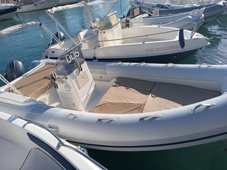 Wynajmij Nautica Led Nautica Led 590 w Castellammare del Golfo