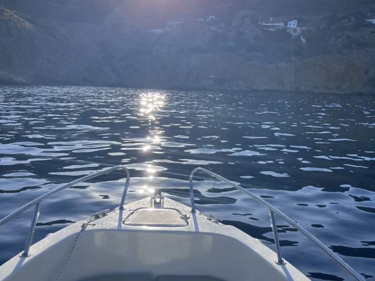 Wynajem łodzi Pantánassa tanio BRS500