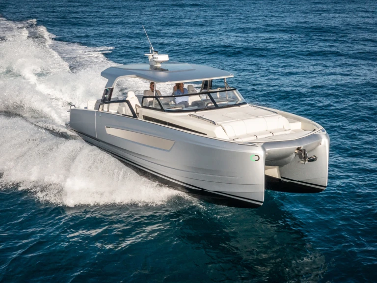 Katamaran do wynajmu w Saint-Raphael w najlepszej cenie