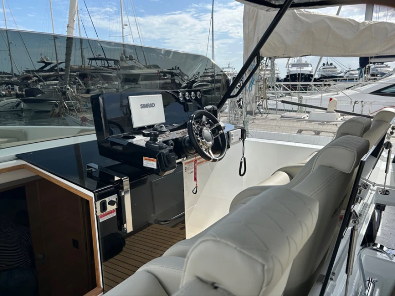 Wynajem łodzi Antibes tanio D42