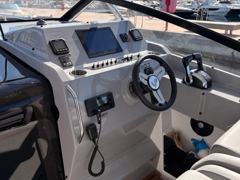 Wynajem Luksusowy jacht Bénéteau z patentem 