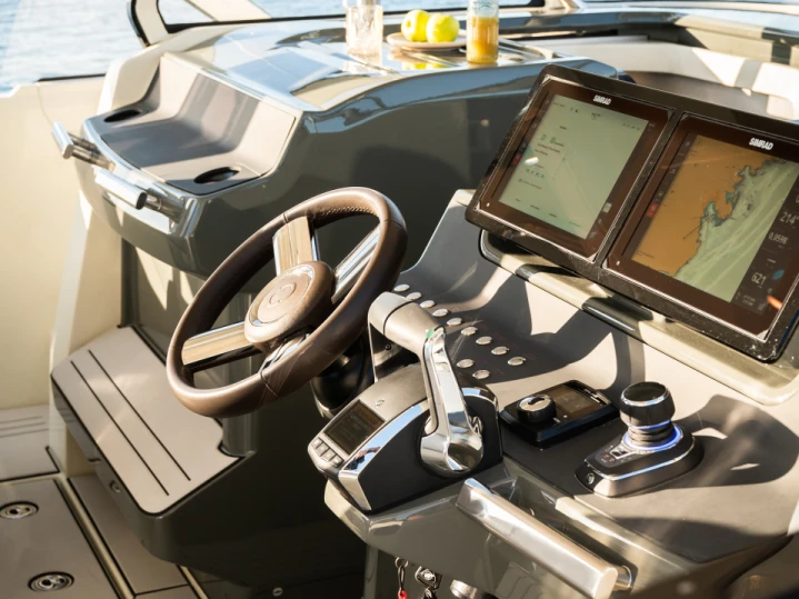 Wynajmij YOT YOT 36 w Saint-Raphael