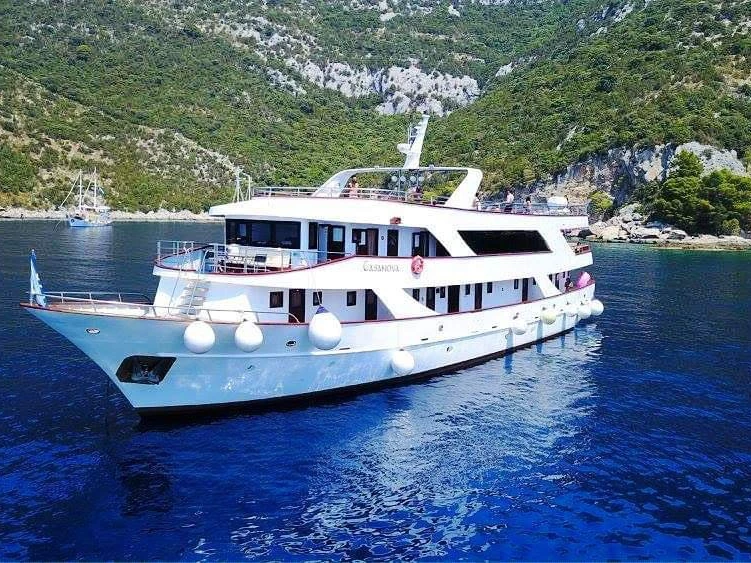 Custom Made MS Casanova między profesjonalistami a osobami prywatnymi w Trogir