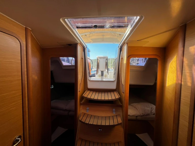 Wynajem Żaglowiec Dufour z patentem 