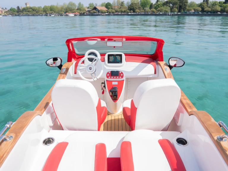 CAR OFF SHORE FIAT 500 CAR OFF SHORE FIAT 500 między profesjonalistami a osobami prywatnymi w Sirmione