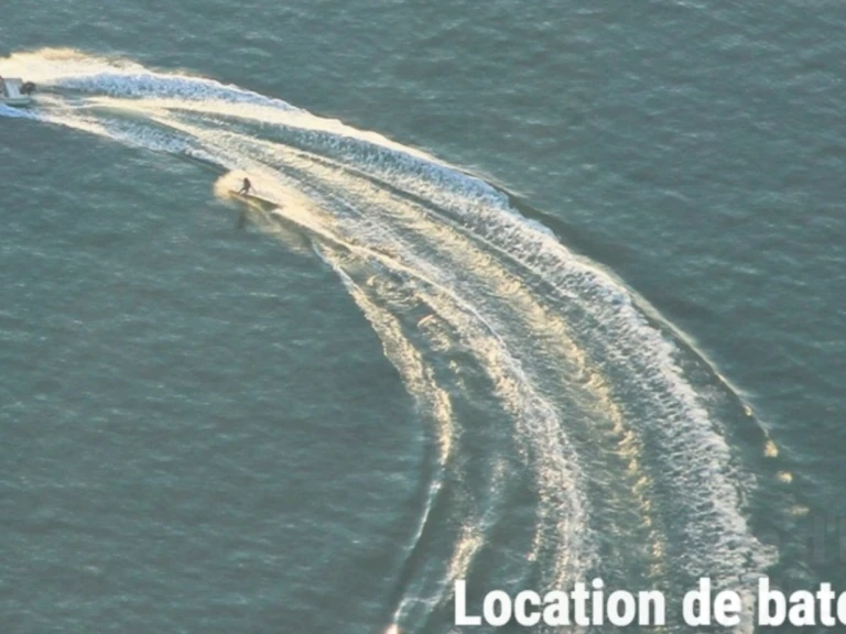 Łódż półsztywna do wynajmu w Baden w najlepszej cenie