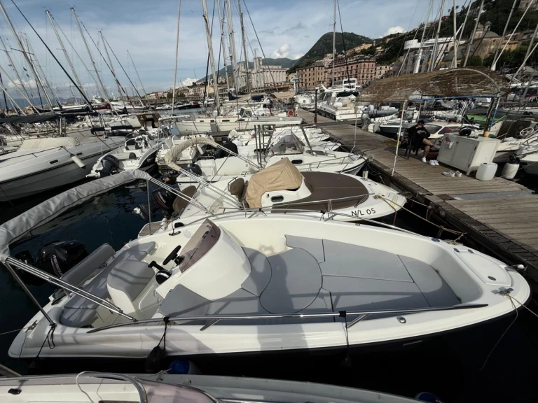 Clear Marine Aries Open między profesjonalistami a osobami prywatnymi w Sorrento