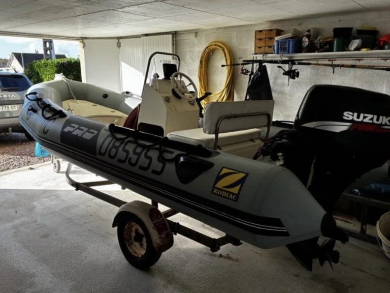 Wynajem łodzi Zodiac Pro 7 Man w Cherbourg-en-Cotentin na SamBoat 