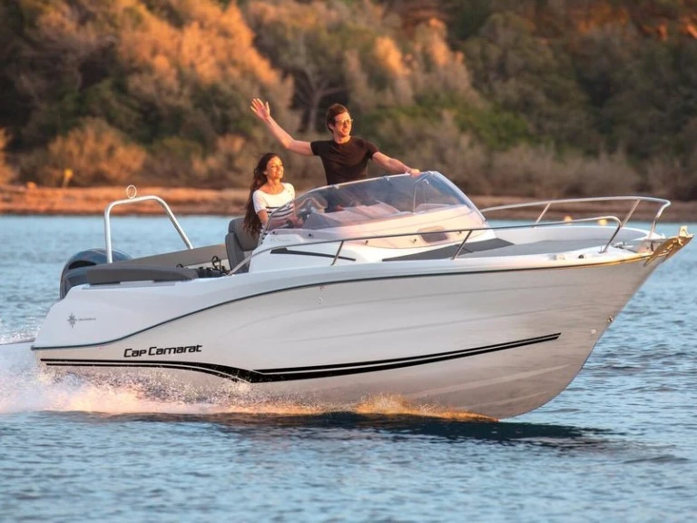Jeanneau Cap Camarat 6.5 WA Serie 3 między profesjonalistami a osobami prywatnymi w Bormes-les-Mimosas