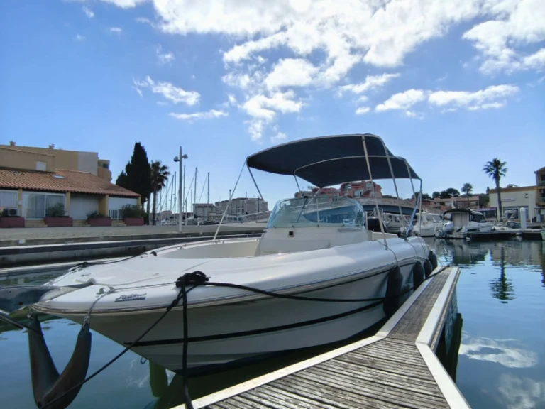 Jeanneau Cap Camarat 715 między profesjonalistami a osobami prywatnymi w Gruissan