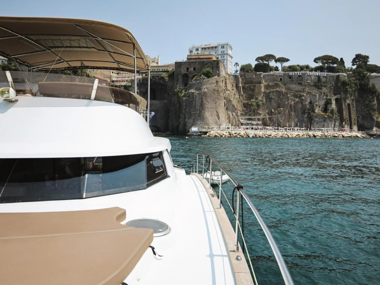 Wynajmij Fountaine Pajot Cumberland 47 LC w Marina di Stabia