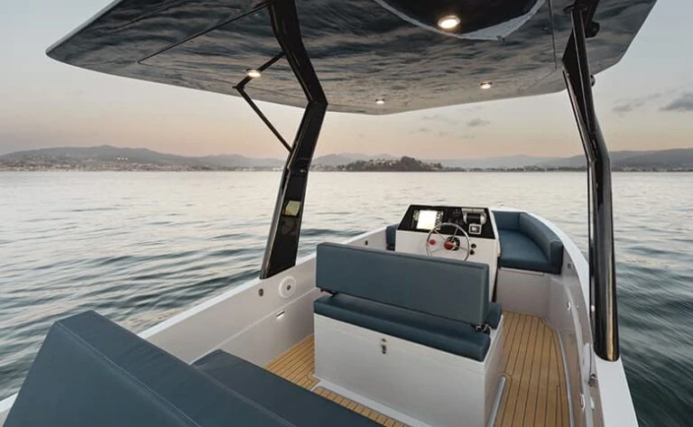 Wynajem Motorówka Lasai z patentem 