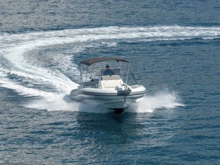Wynajem Łódż półsztywna w Fréjus - Wellcraft Martinique 2600