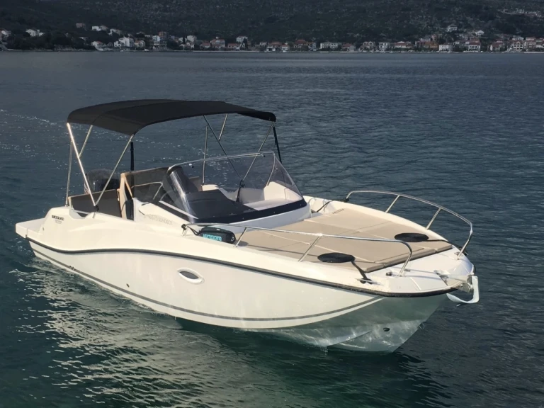Wynajmij Quicksilver Activ 675 Sundeck w Marsylia