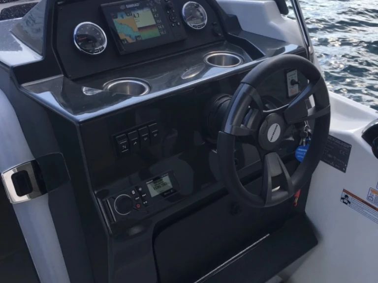 Wynajmij Quicksilver Activ 675 Sundeck w Marsylia