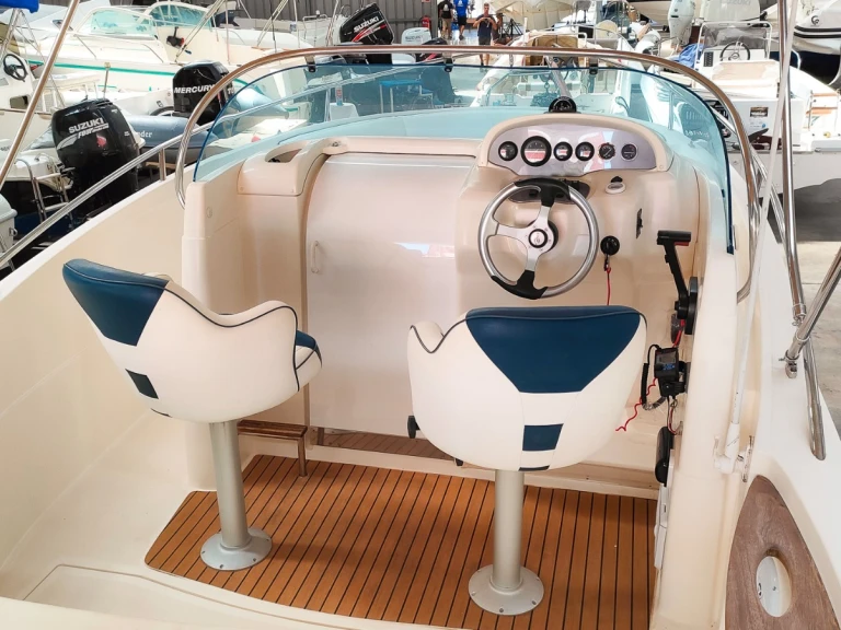 Rio Rio 750 Sol między profesjonalistami a osobami prywatnymi w Club Nàutic Ca'n Picafort