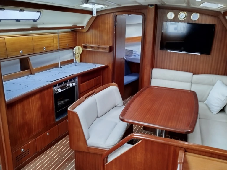 Wynajem Żaglowiec Bavaria z patentem 