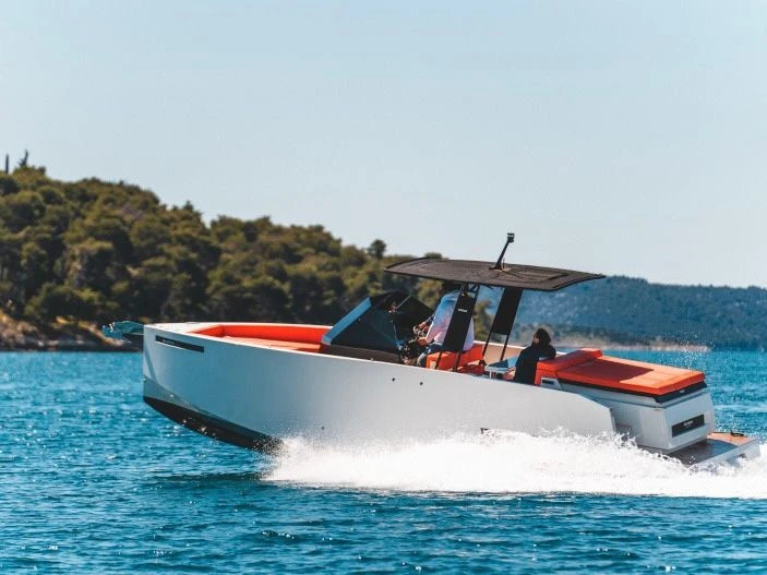 Wynajem Motorówka De Antonio z patentem 