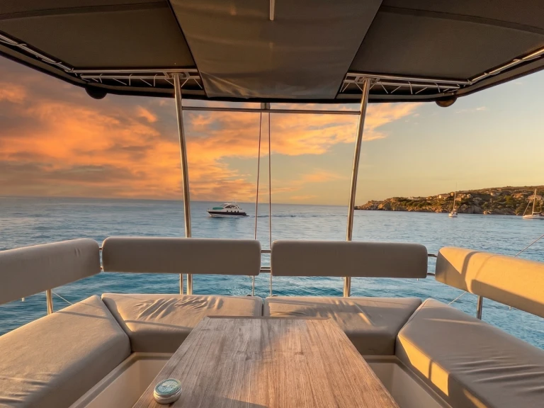 Wynajem łodzi Alimos tanio Nautitech 46 Fly