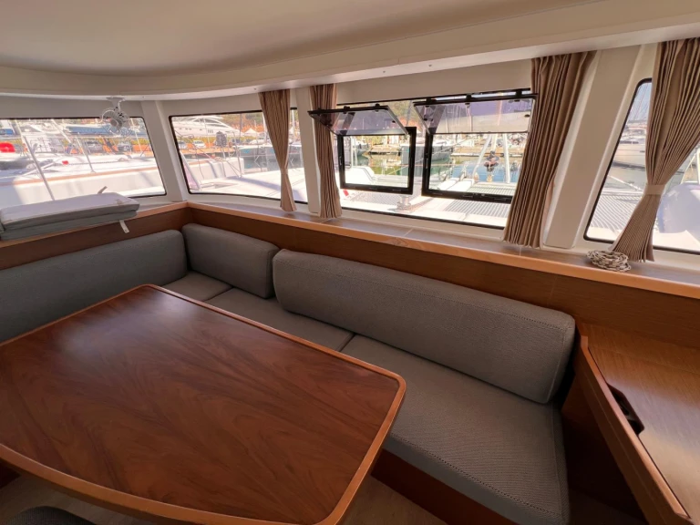 Wynajmij Katamaran z lub bez skippera Lagoon w Olbia