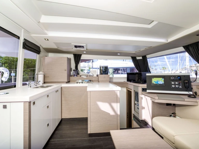 Wynajem Katamaran w Tortola - Fountaine Pajot Astrea 42