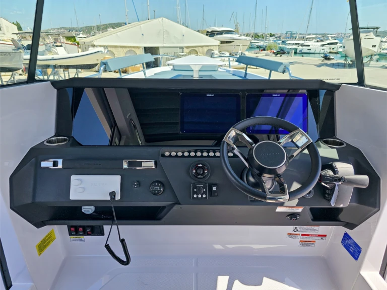 Motorówka do wynajmu w Donji Seget w najlepszej cenie