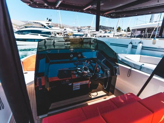 Wynajmij Motorówka z lub bez skippera De Antonio w Donji Seget