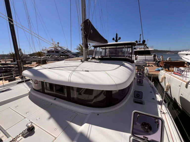 Wynajem Katamaran Lagoon z patentem 