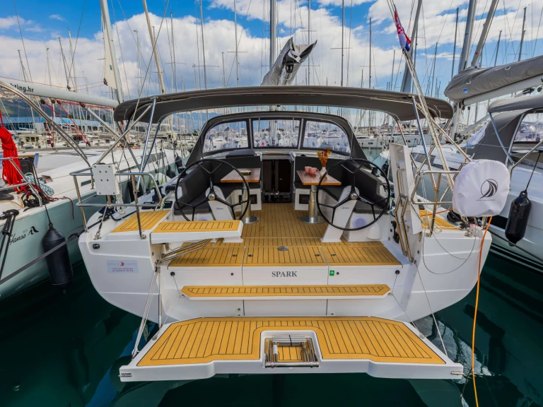 Żaglowiec do wynajmu w Sibenik w najlepszej cenie