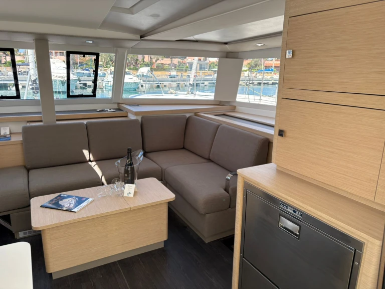 Wynajem Katamaran w Furnari - Fountaine Pajot Astrea 42