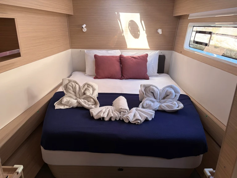 Wynajem Katamaran Lagoon z patentem 