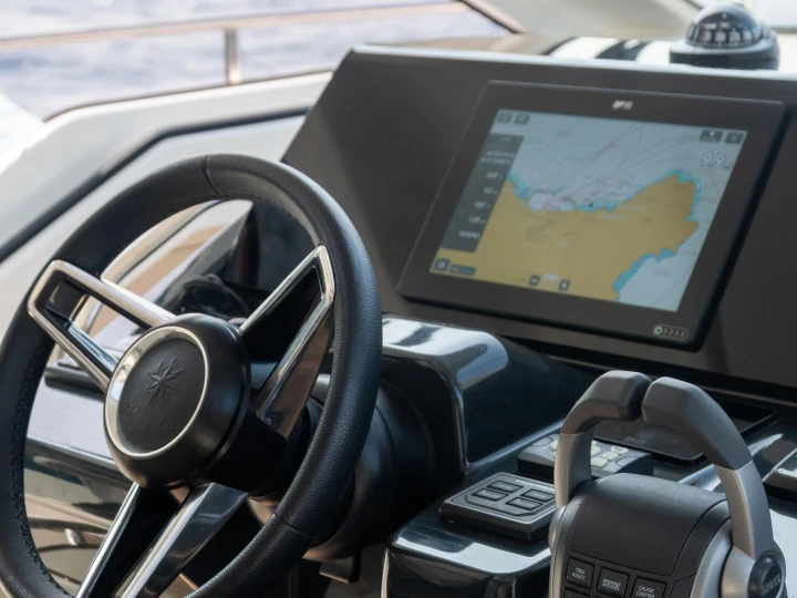 Wynajem Motorówka Jeanneau z patentem 