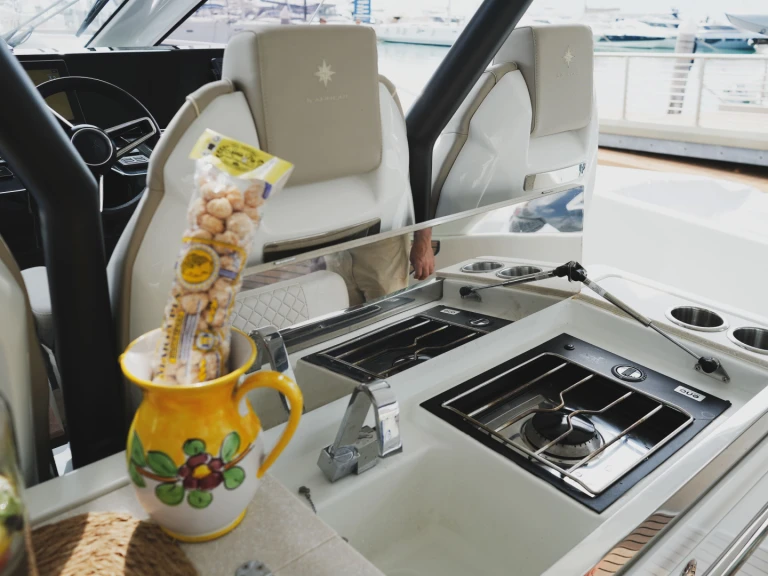 Motorówka do wynajmu w Neapol w najlepszej cenie