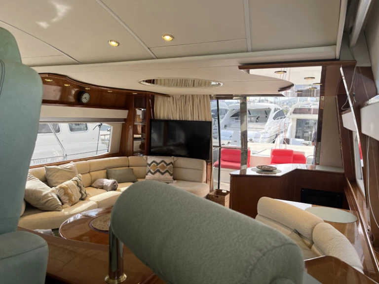 Wynajem Motorówka Azimut z patentem 