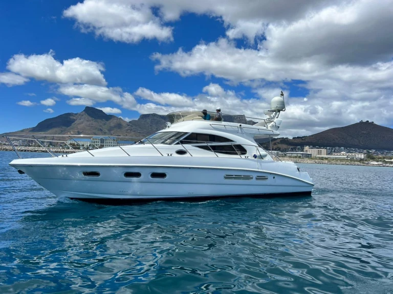 Sunseeker Manhattan 66 między profesjonalistami a osobami prywatnymi w Dubai Marina